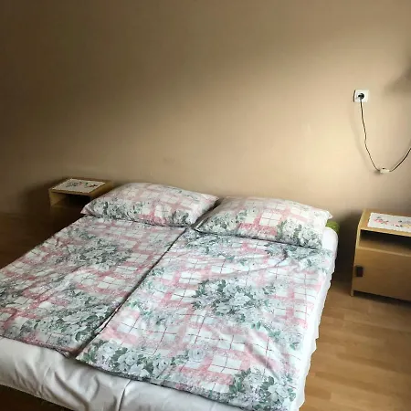 Liget Nyaralohaz شقة Balatonföldvár