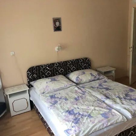 شقة Liget Nyaralohaz *